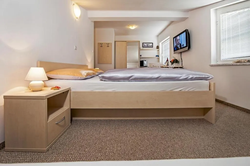 Room In Rovinj With Air Conditioning, Wi-Fi 0*,